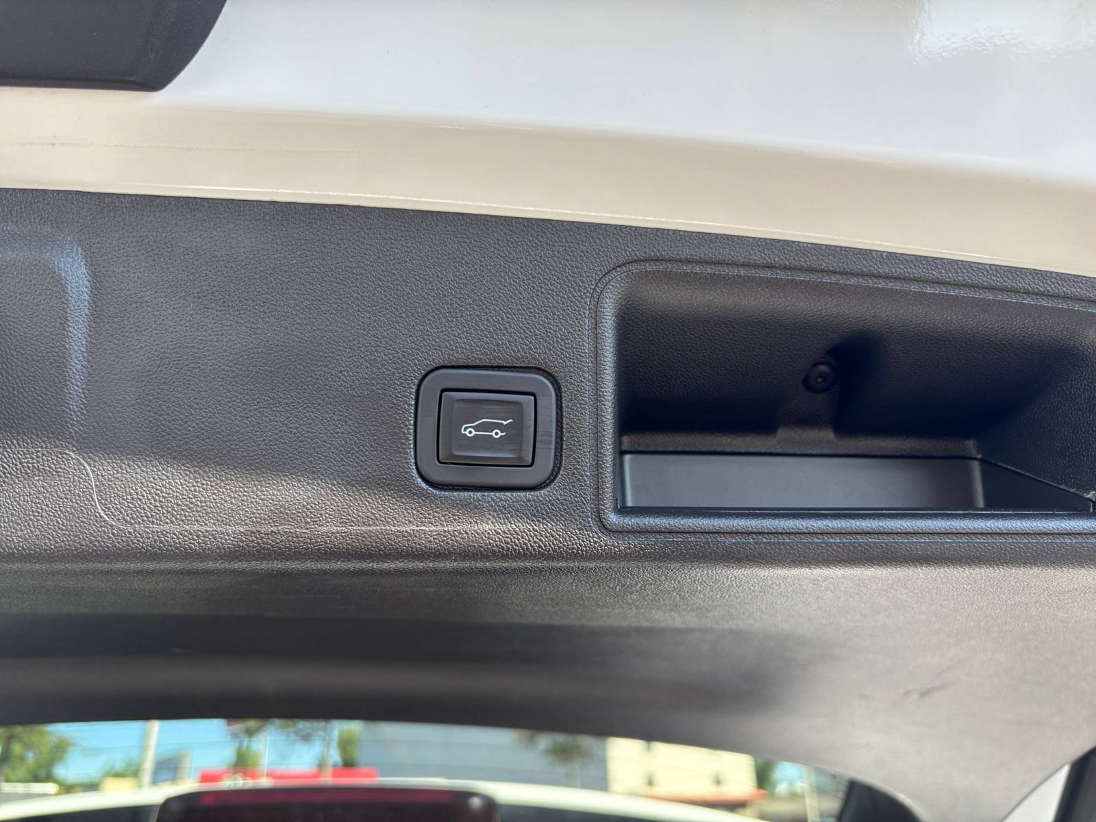 Used 2024 GMC Terrain SLT AWD/4WD image 19
