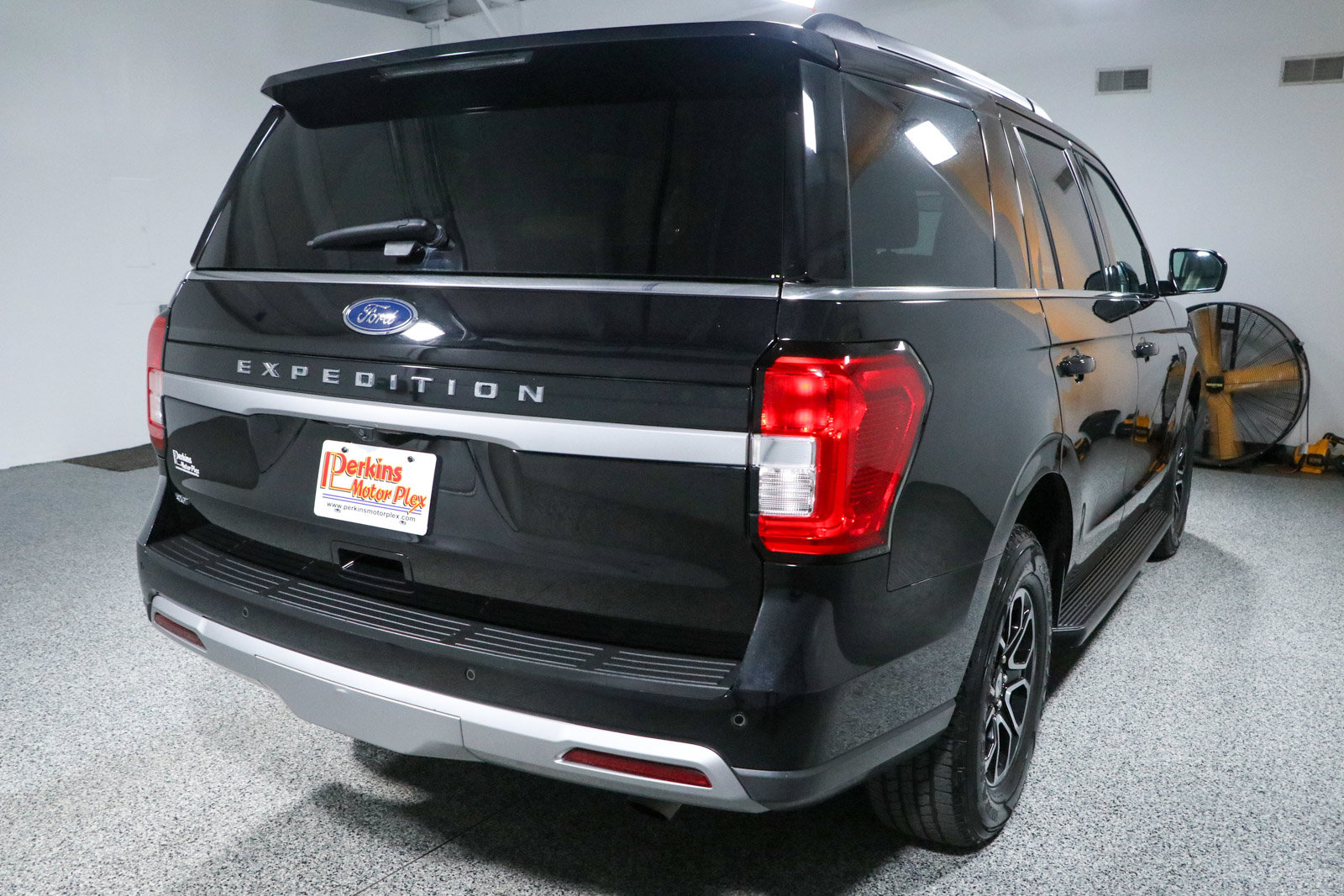 Used 2024 Ford Expedition XLT RWD image 7