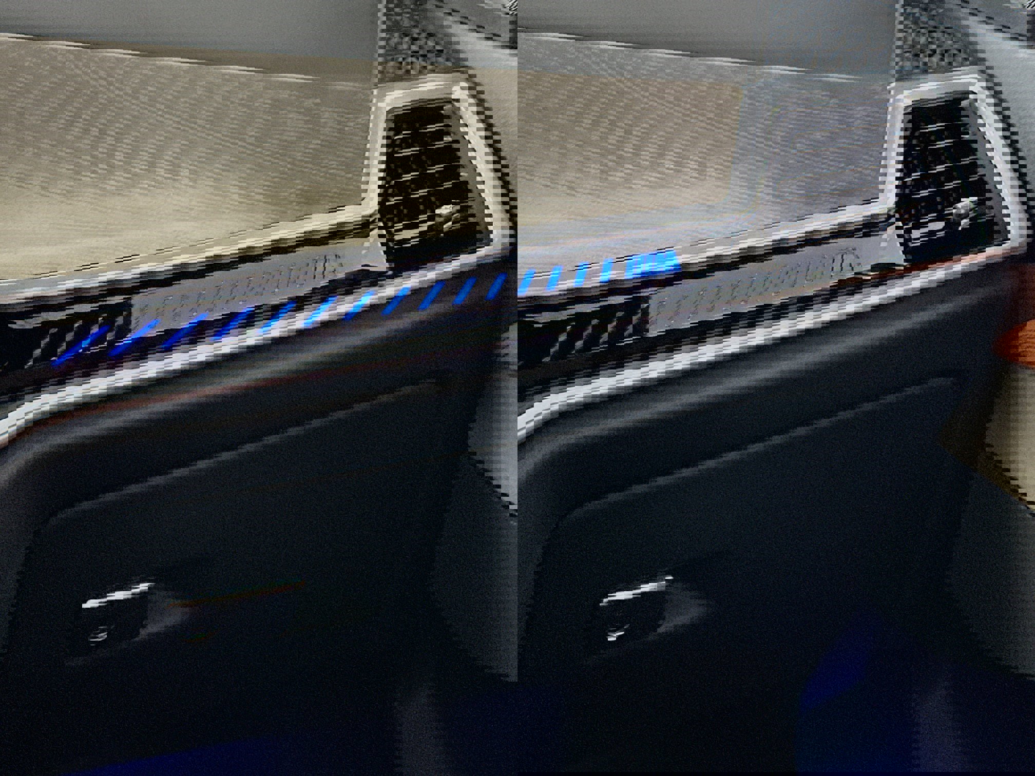 Used 2024 BMW X7 M60i image 16