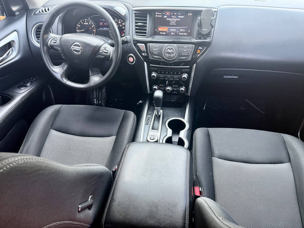 Used 2019 Nissan Pathfinder SV AWD/4WD image 22