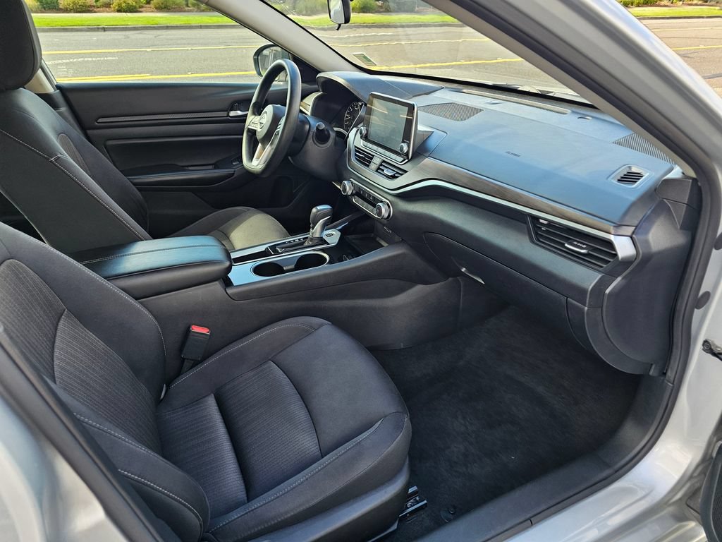 Used 2024 Nissan Altima 2.5 SV FWD image 12