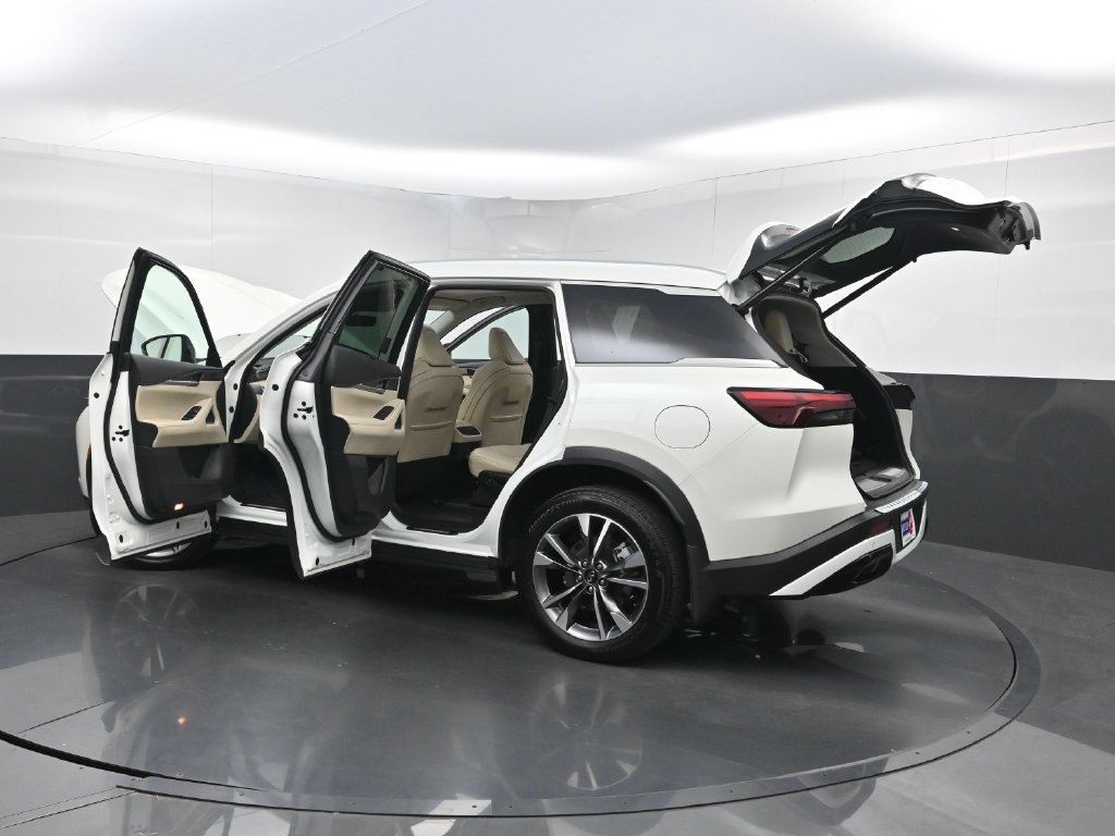 Used 2023 INFINITI QX60 Luxe w/ Performance Audio Package FWD image 42