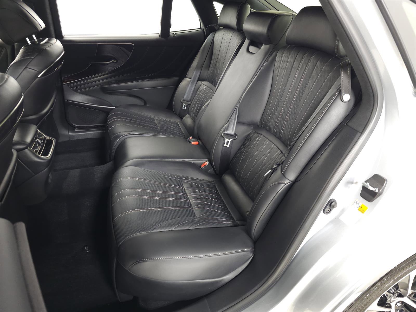 Certified 2023 Lexus LS 500 AWD w/ Luxury Package image 31