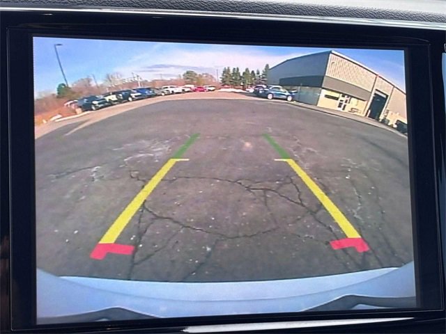 Used 2025 Chrysler Pacifica Select image 22