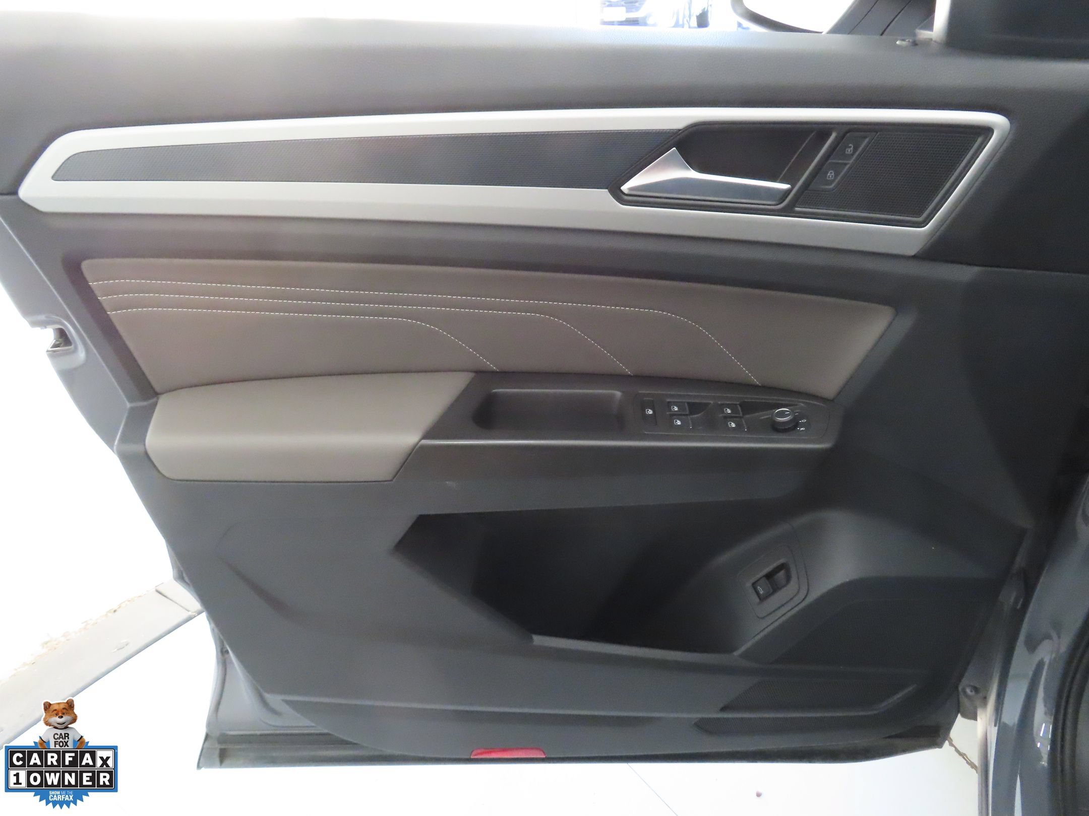 Used 2022 Volkswagen Atlas Cross Sport SEL R-Line AWD/4WD image 10