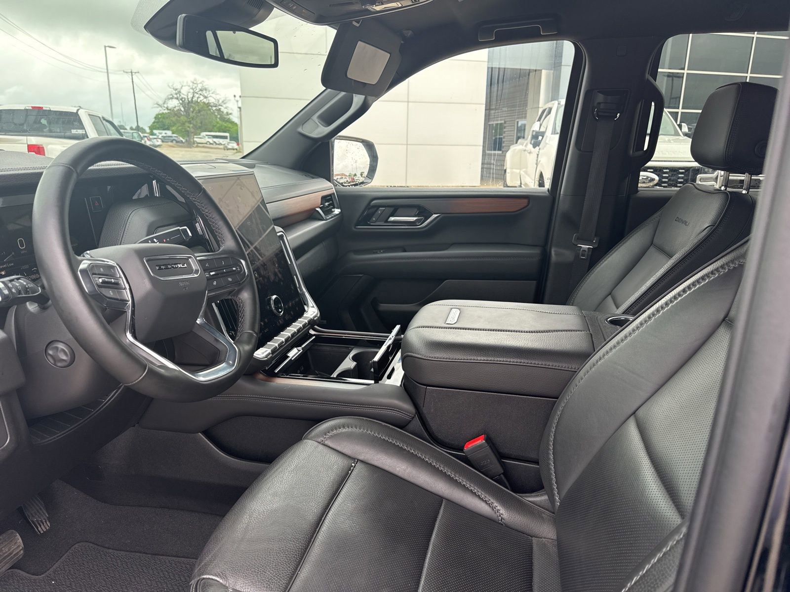 Used 2025 GMC Yukon Denali image 9