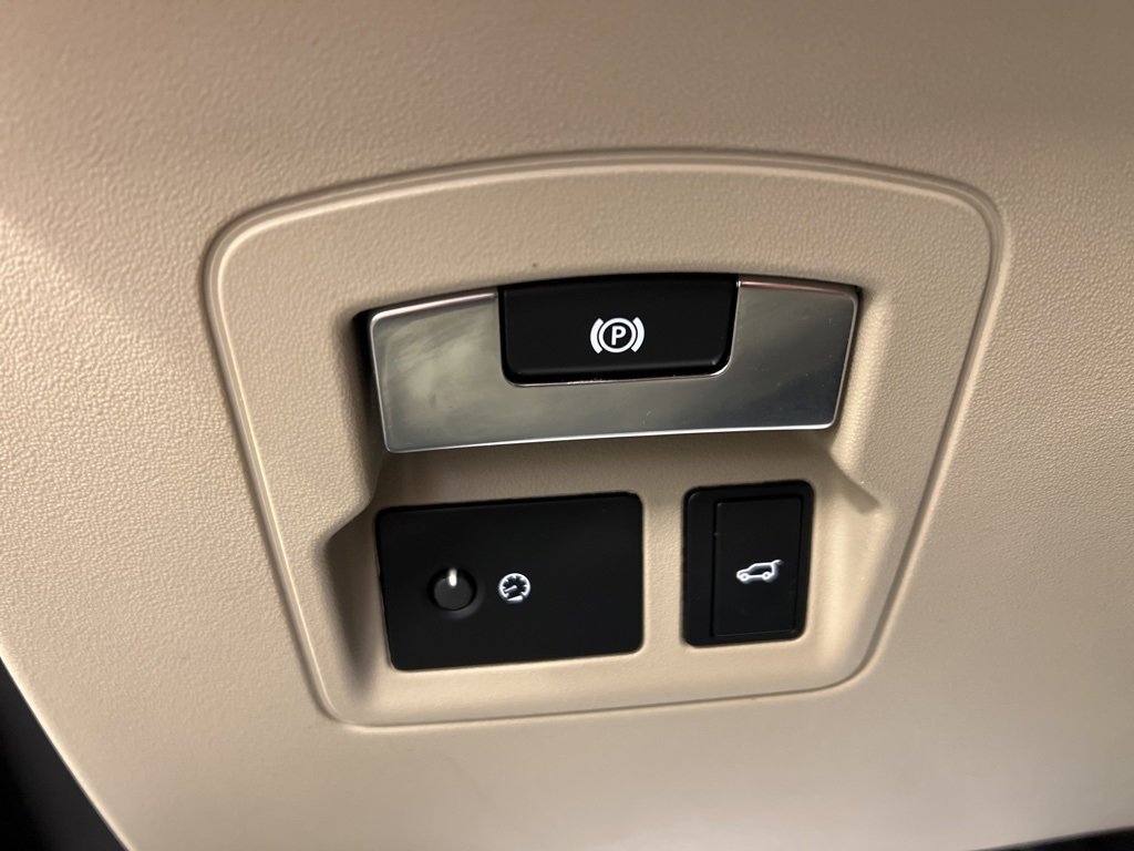 Used 2020 Land Rover Range Rover Velar S image 24