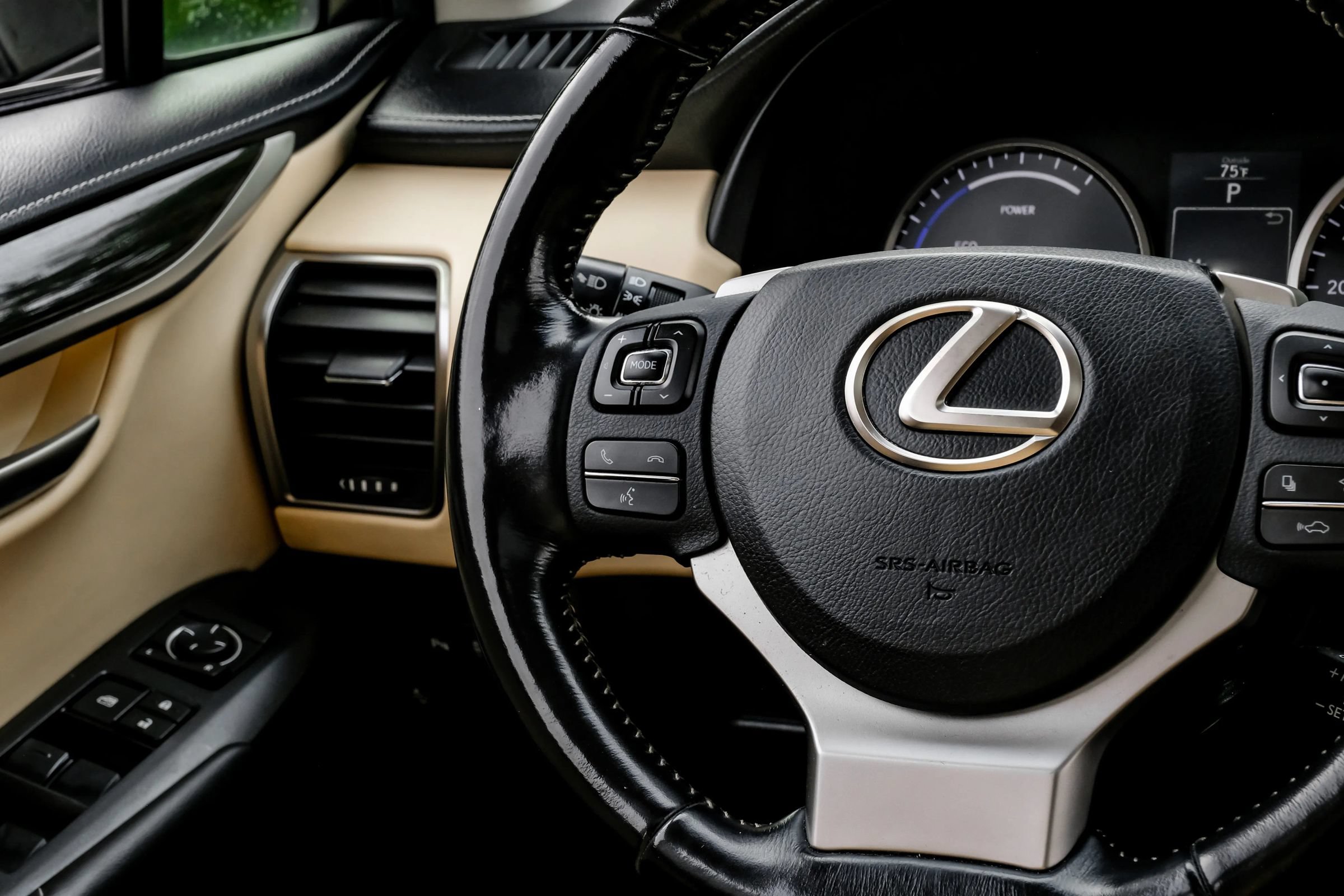 Used 2016 Lexus NX 300h FWD w/ Luxury Package image 17
