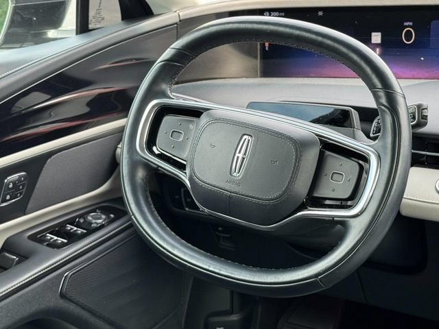 Used 2024 Lincoln Nautilus Reserve AWD/4WD image 11