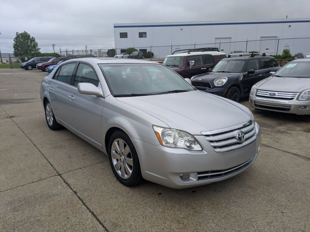 Used 2005 Toyota Avalon XLS FWD image 3