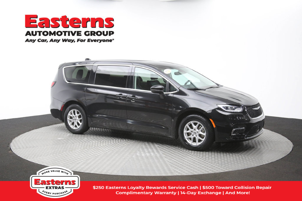 Used 2023 Chrysler Pacifica Touring-L FWD image 50