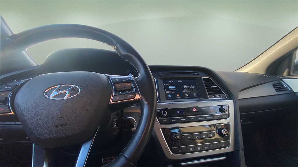 Used 2017 Hyundai Sonata Sport 2.0T image 9