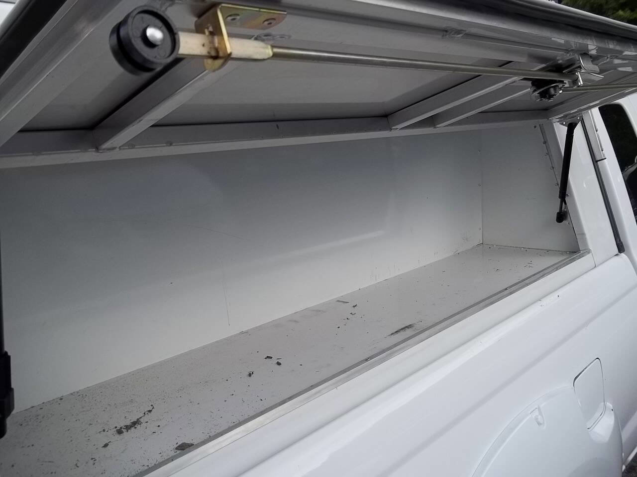 Used 2001 Nissan Frontier SE Desert Runner image 14