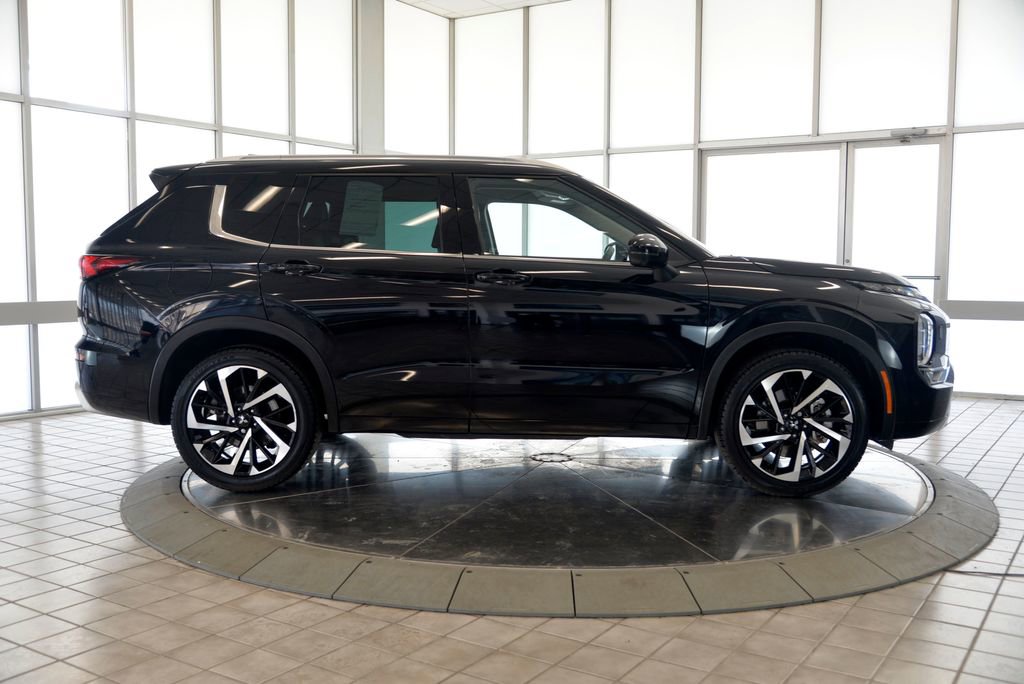 Used 2022 Mitsubishi Outlander SEL image 9
