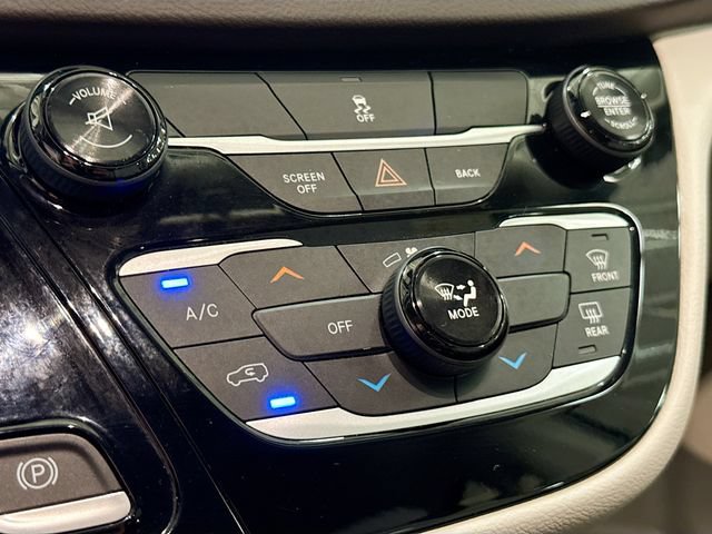 Used 2017 Chrysler Pacifica LX FWD image 15