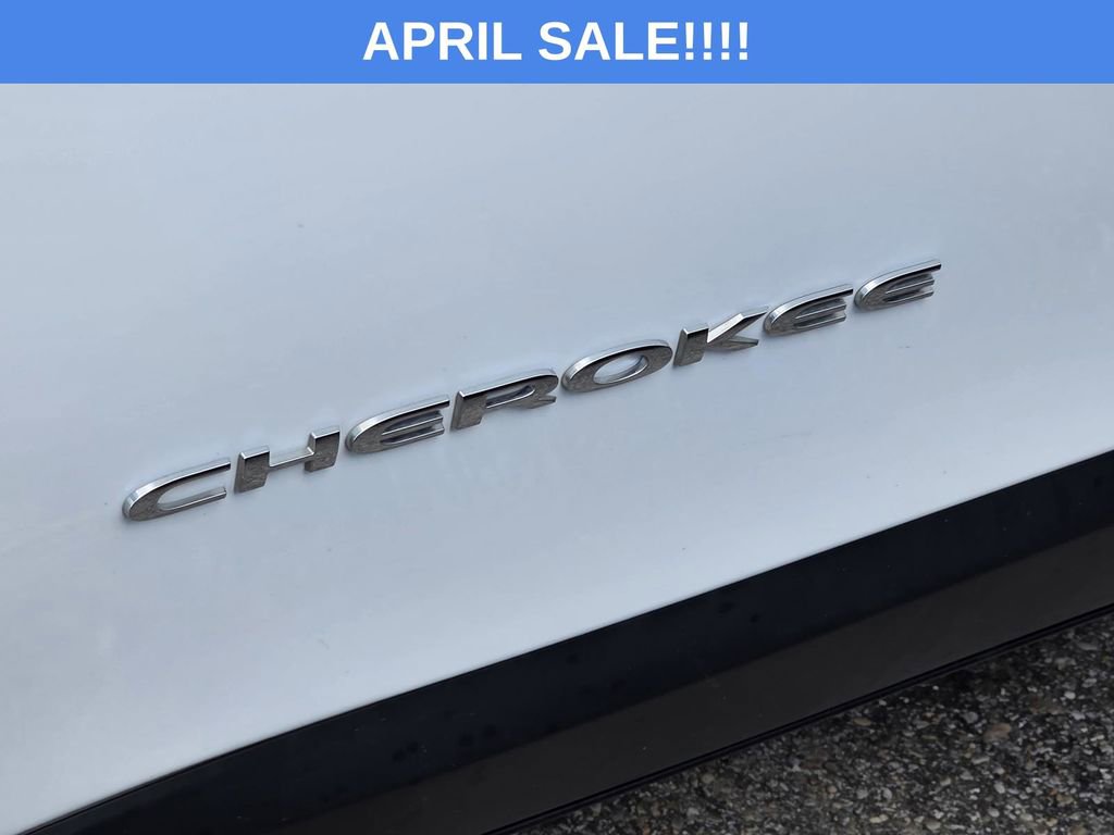 Used 2018 Jeep Cherokee Latitude Plus w/ Comfort/Convenience Group image 31