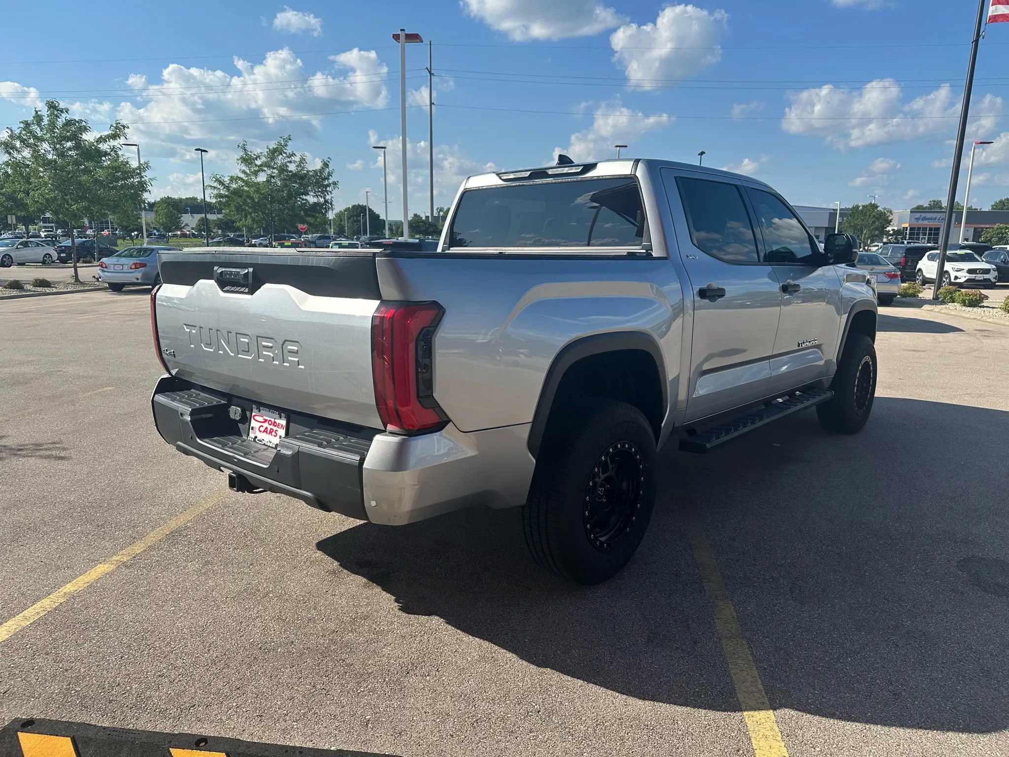 Used 2022 Toyota Tundra SR5 w/ SR5 Convenience Package image 5