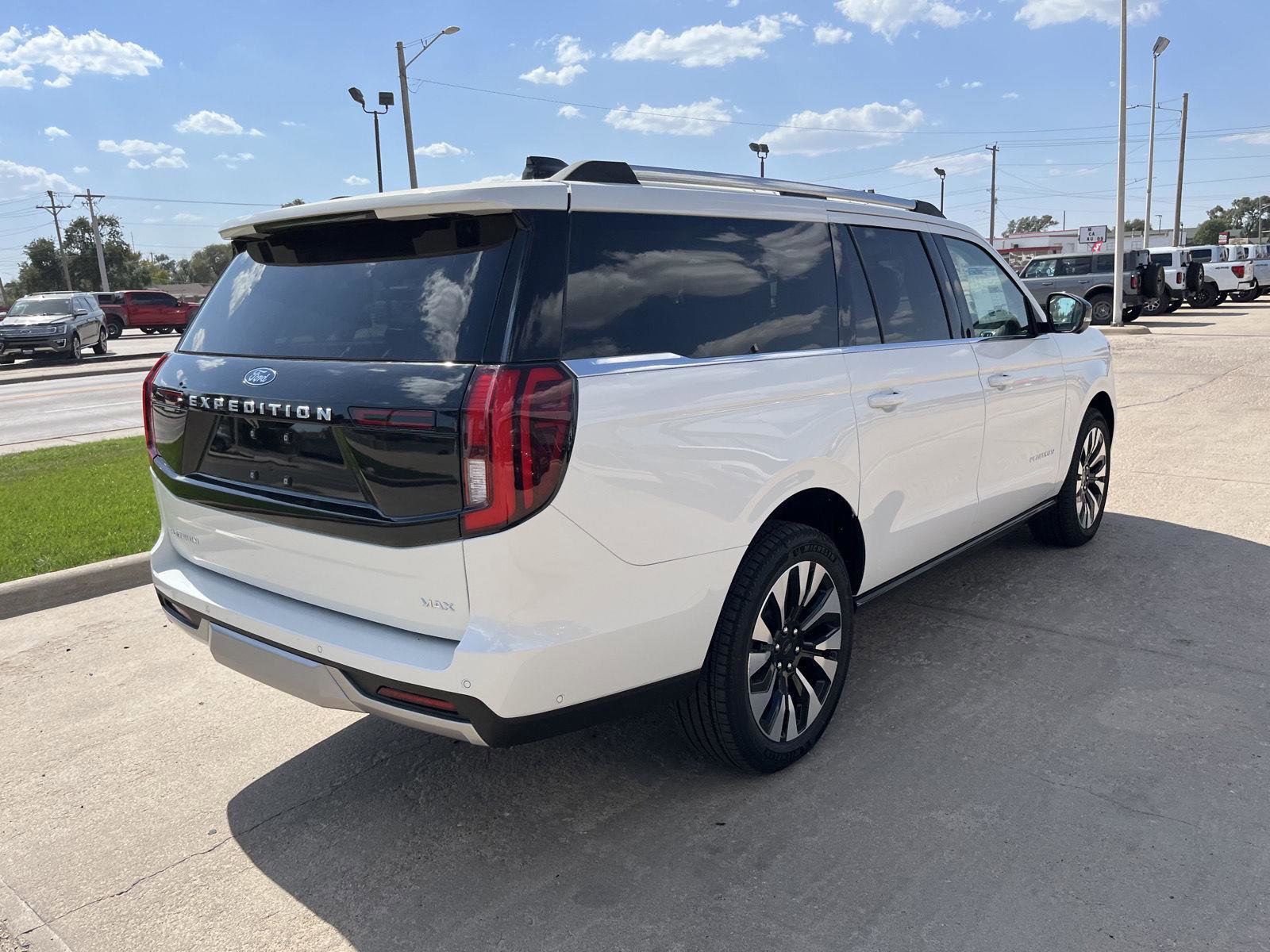 New 2025 Ford Expedition Max Platinum image 4