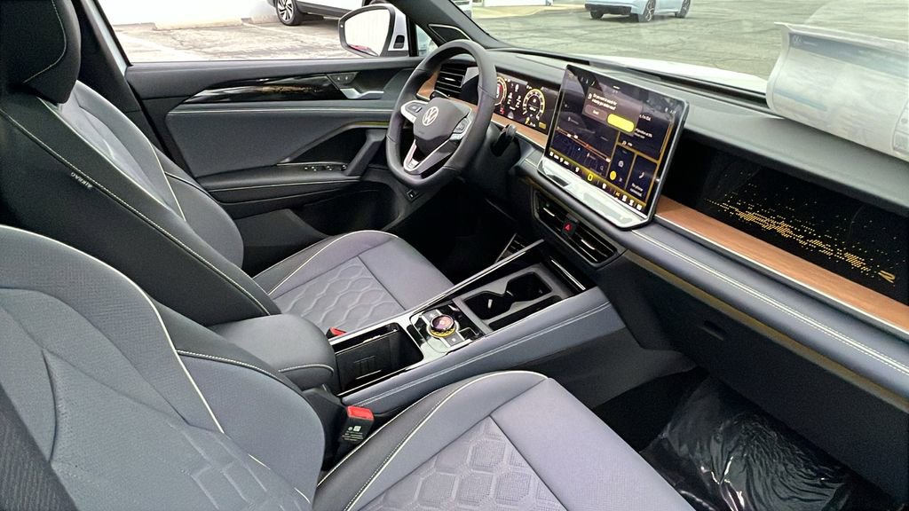 New 2026 Volkswagen Tiguan SEL R-Line image 12