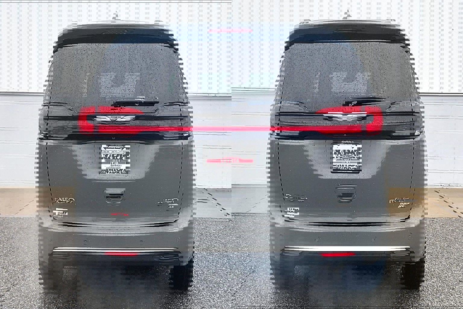 Used 2022 Chrysler Pacifica Limited image 5