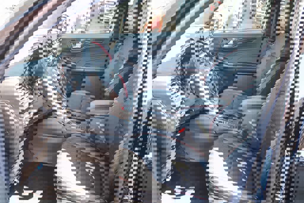 New 2024 Ford Escape ST-Line w/ Equipment Group 301A image 17