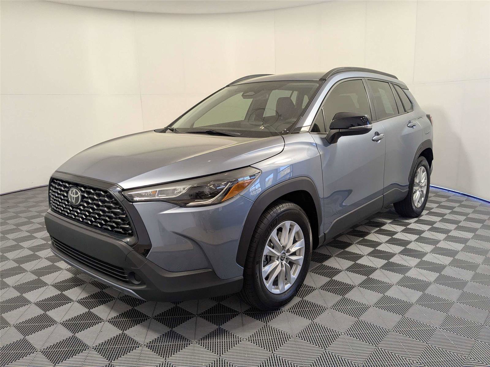 Certified 2025 Toyota Corolla Cross LE image 2