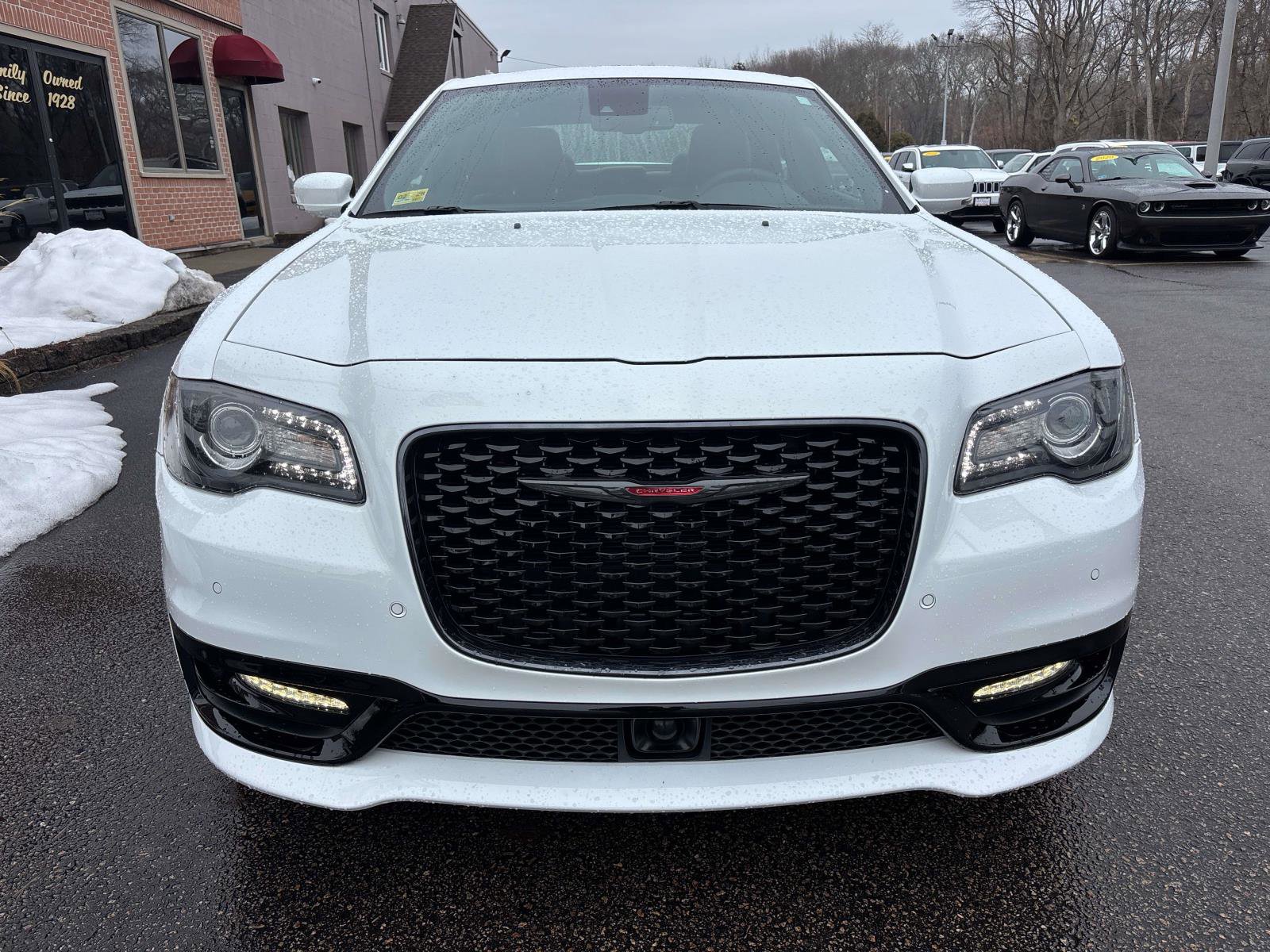 Used 2023 Chrysler 300 S w/ Comfort Group RWD image 2