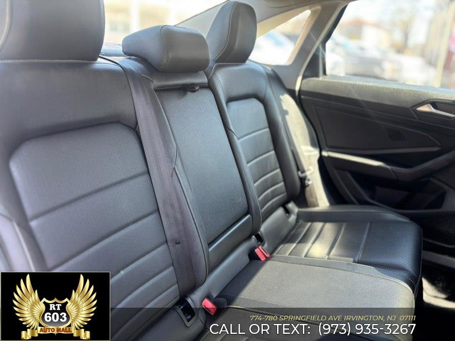 Used 2024 Volkswagen Jetta SE image 10