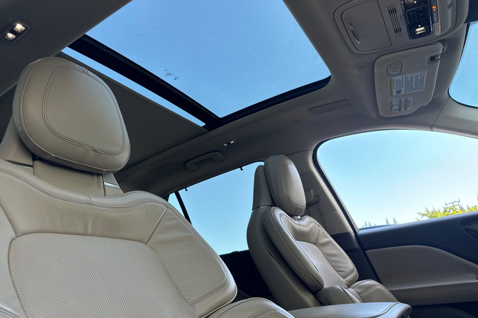 Certified 2023 Lincoln Aviator Grand Touring w/ Equipment Group 301A image 16