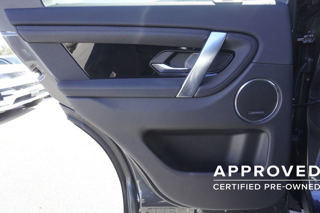 Used 2025 Land Rover Discovery Sport S image 28