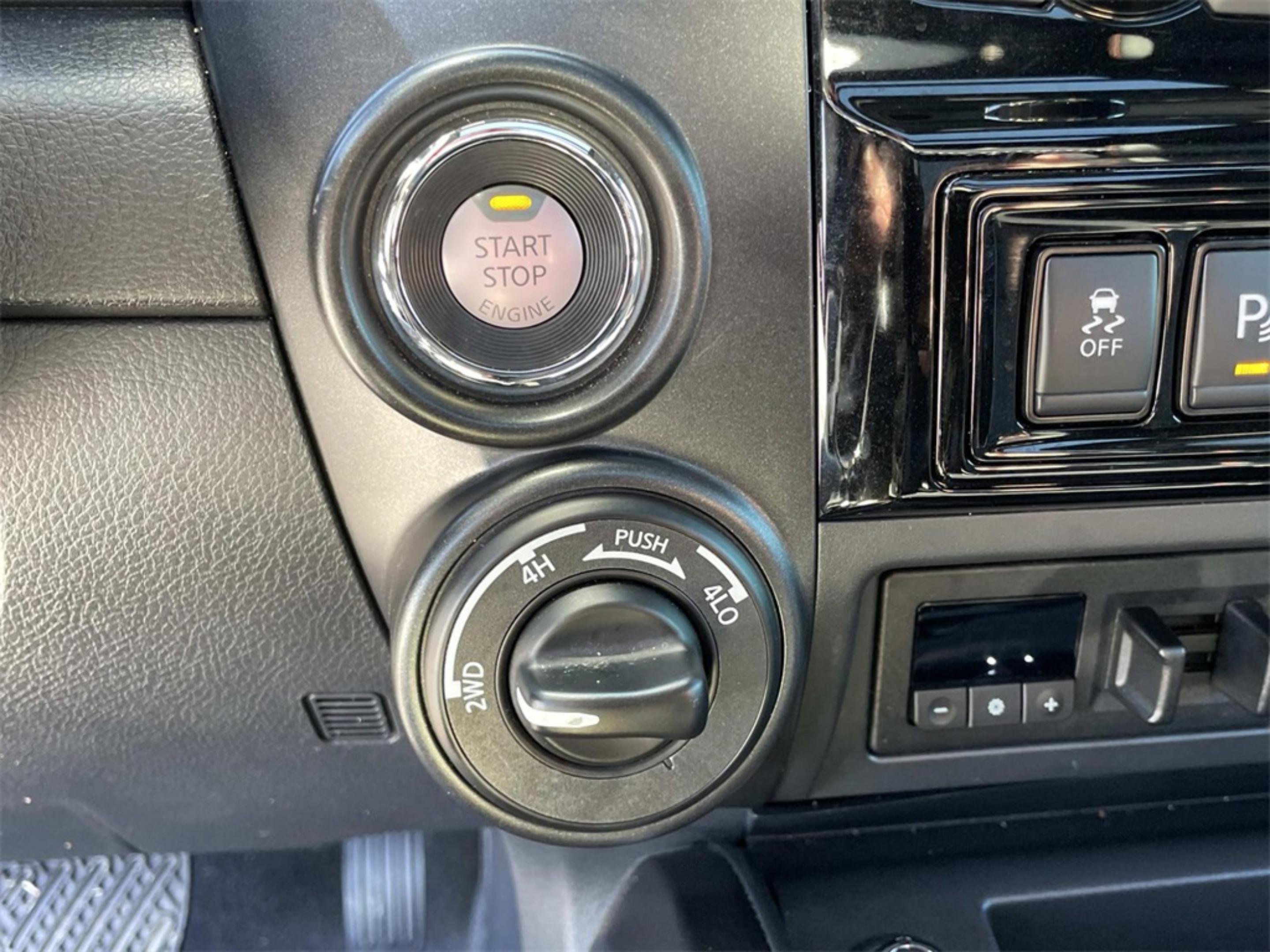 Used 2024 Nissan Titan PRO-4X w/ Pro-4x Convenience Package image 31