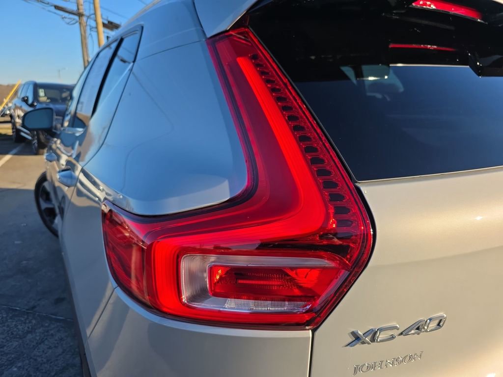 Certified 2023 Volvo XC40 B5 Plus w/ Driver Assist Package image 40