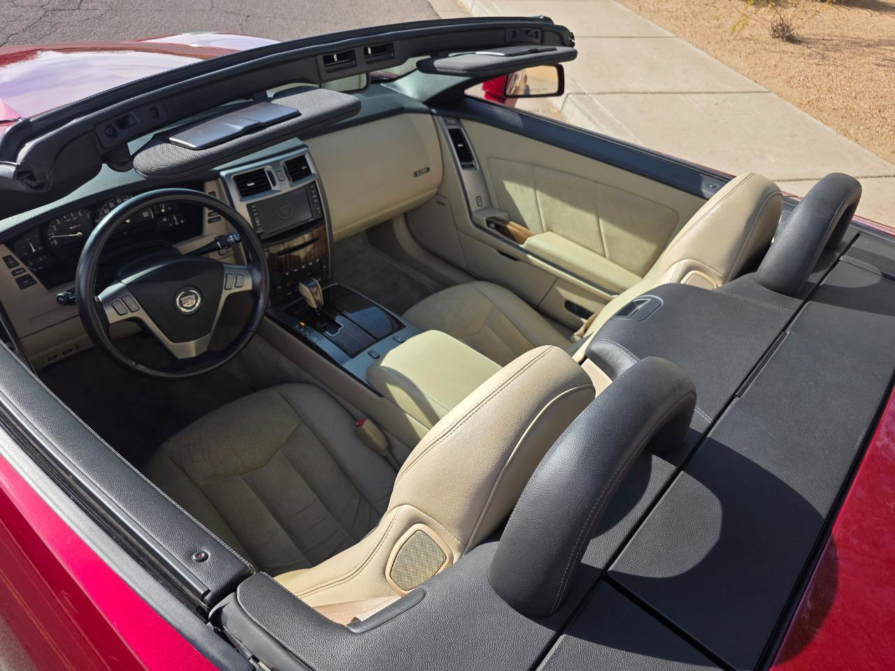 Used 2007 Cadillac XLR V image 8