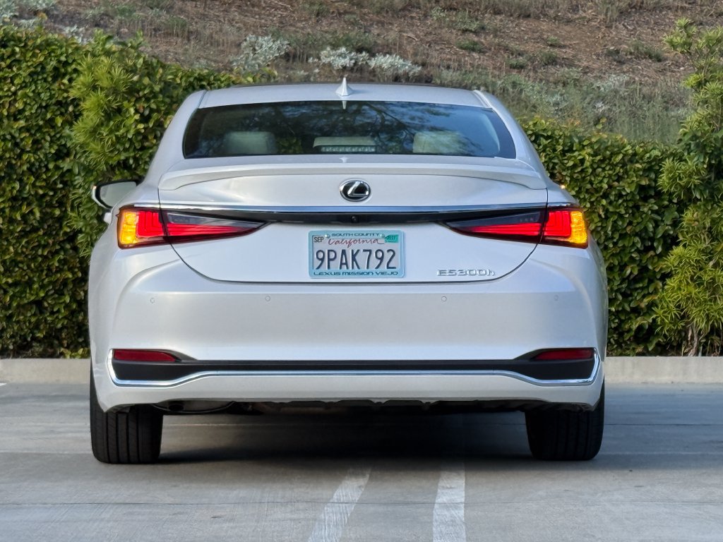 Certified 2024 Lexus ES 300h w/ Premium Package FWD image 11