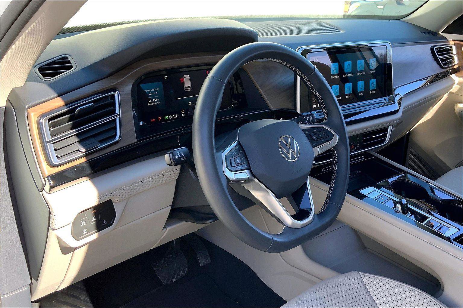 Used 2024 Volkswagen Atlas SE image 11