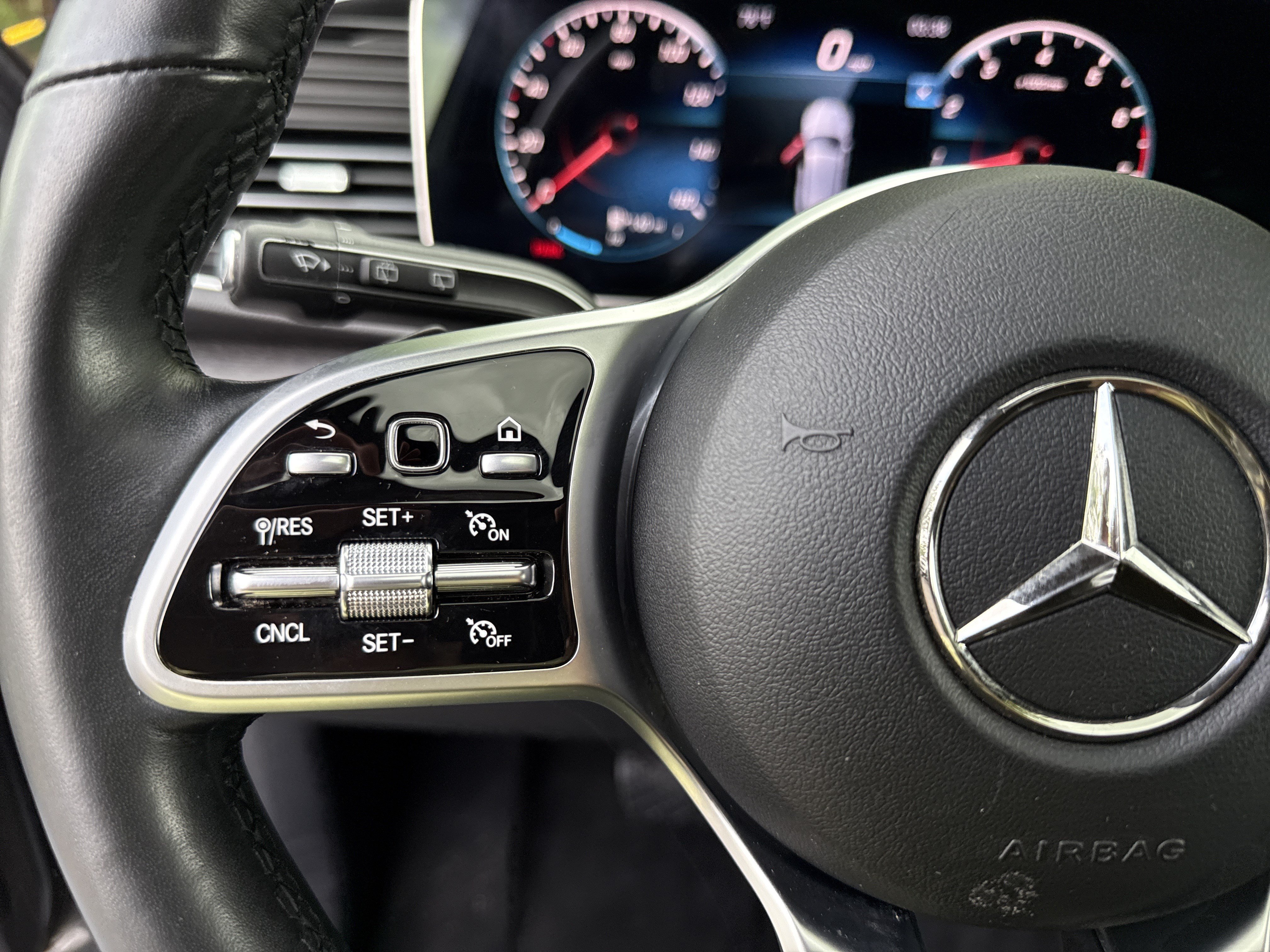 Used 2022 Mercedes-Benz GLE 350 4MATIC w/ Premium Package image 24