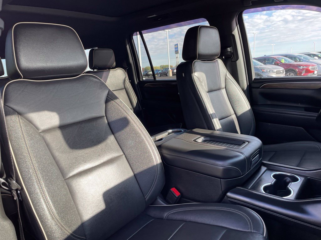 Used 2023 Chevrolet Suburban Premier w/ Premium Package AWD/4WD image 28