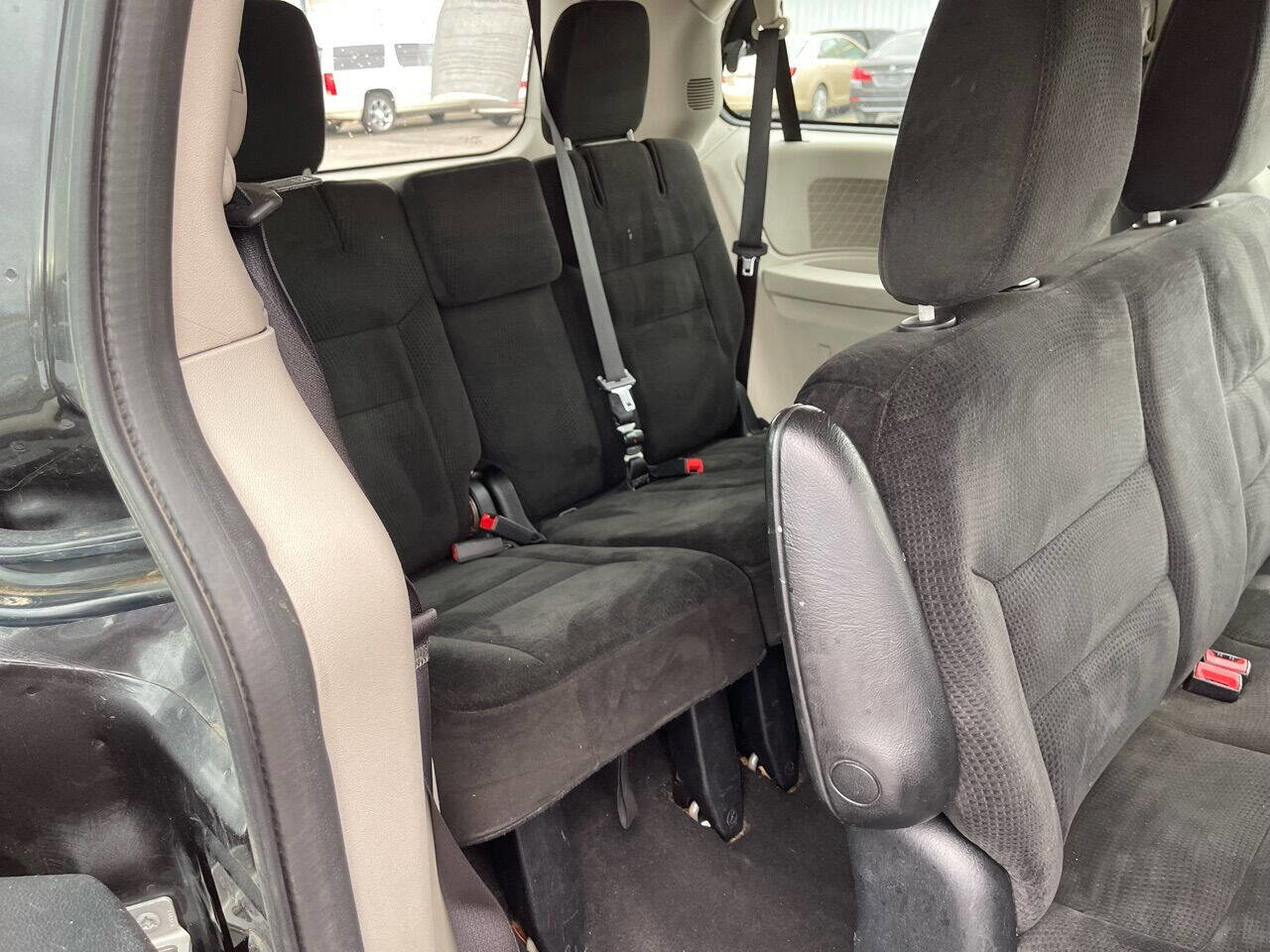 Used 2016 Dodge Grand Caravan American Value Package image 11