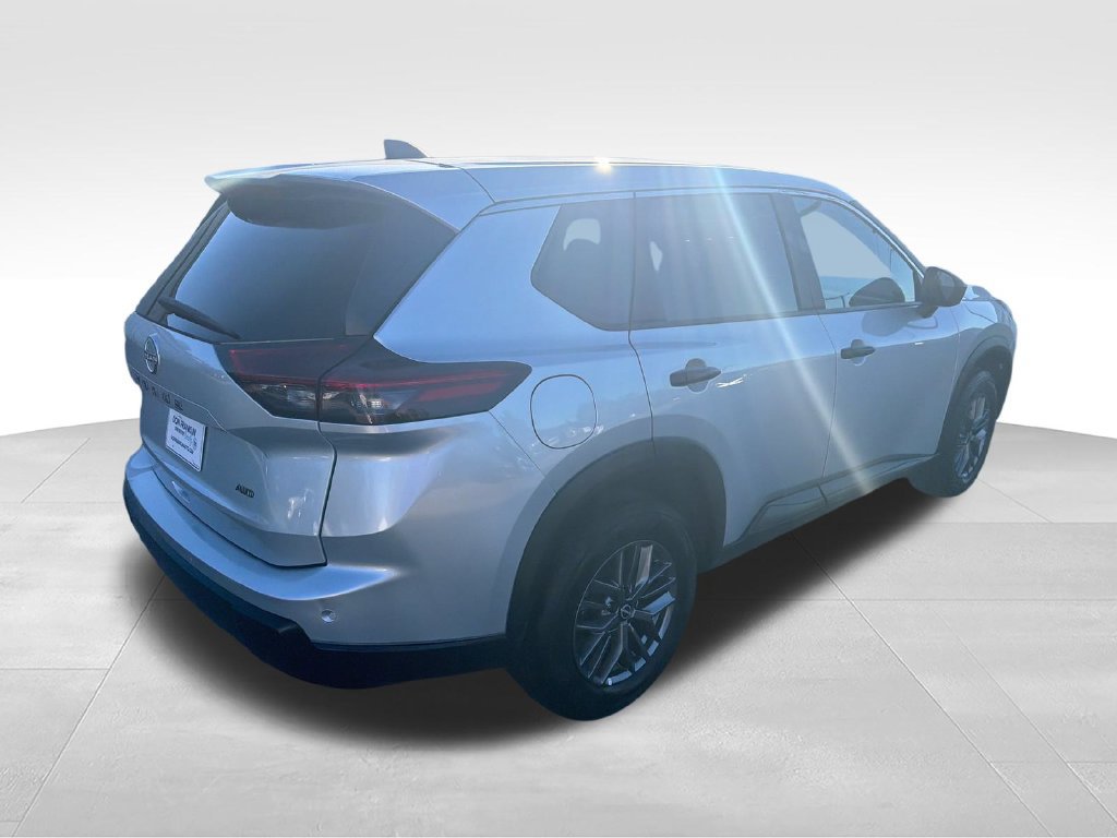 Used 2024 Nissan Rogue S AWD/4WD image 5