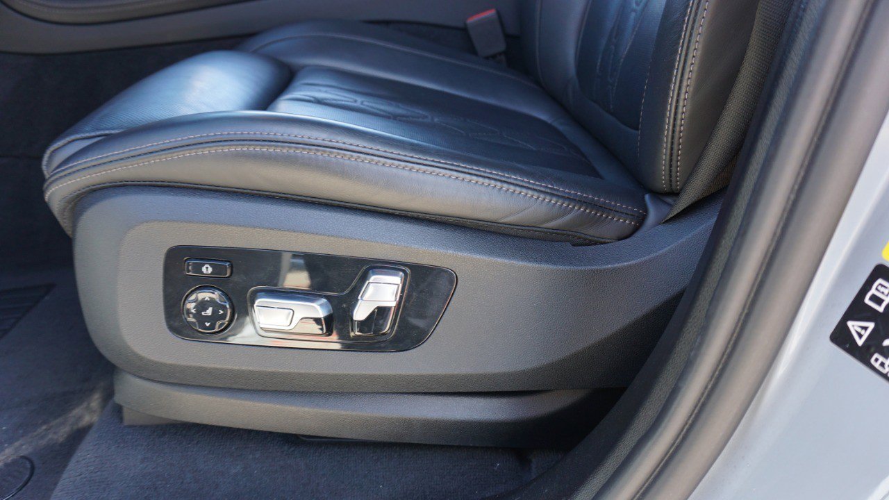 Used 2023 BMW X7 M60i w/ Executive Package image 24