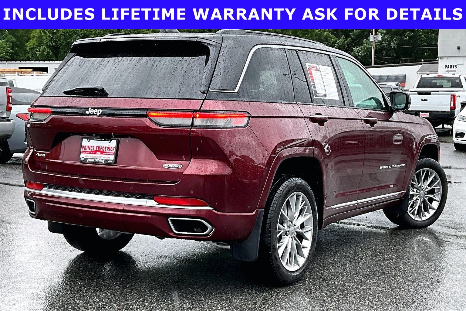 Used 2025 Jeep Grand Cherokee Summit w/ MOPAR Finishing Package AWD/4WD image 10