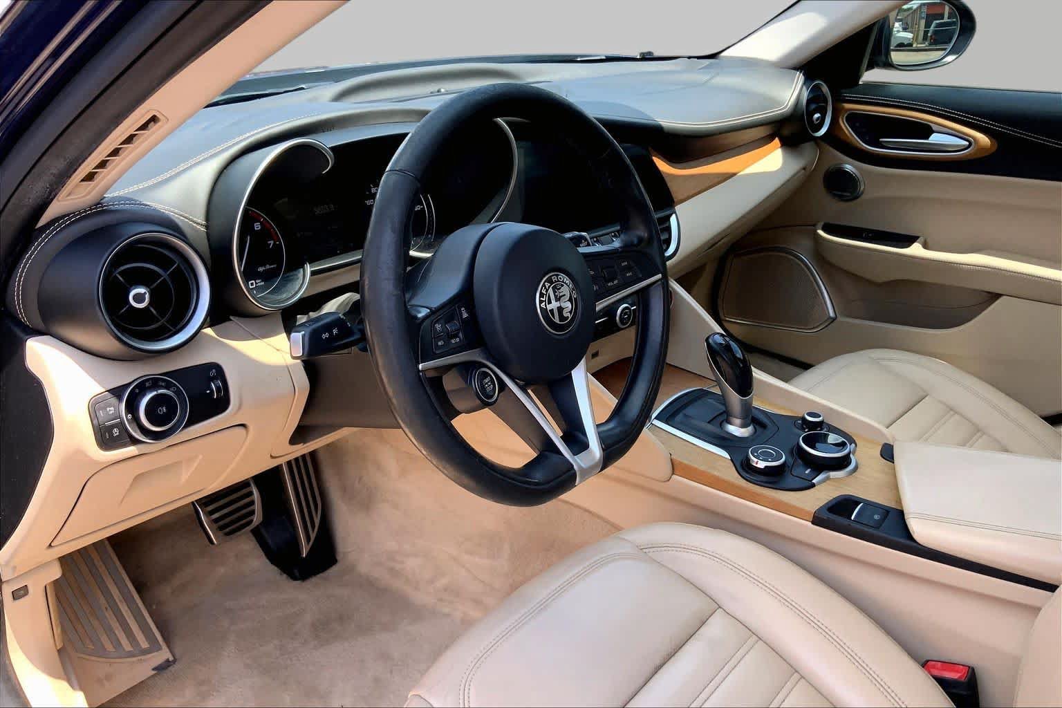 Used 2018 Alfa Romeo Giulia Ti w/ Quick Order Package 22Z Lusso RWD image 17