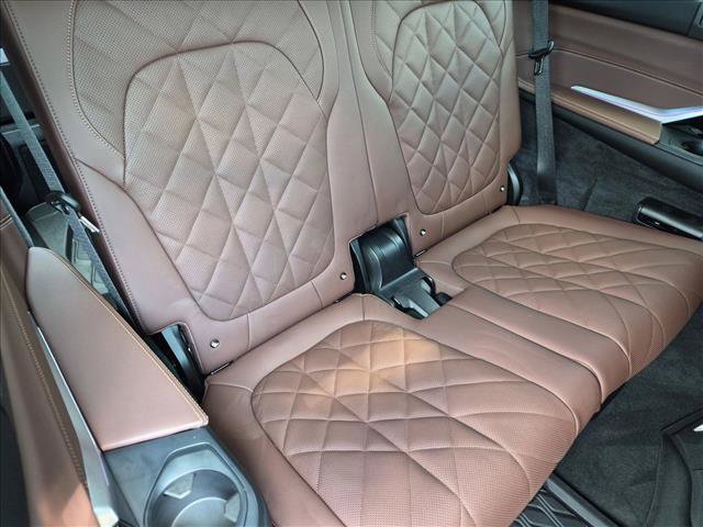Used 2026 BMW X7 xDrive40i w/ M Sport Package AWD/4WD image 22