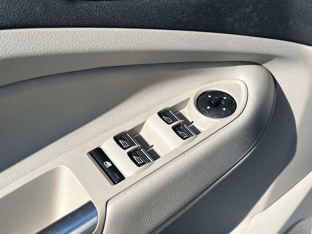 Used 2017 Ford Escape SE w/ Equipment Group 201A image 18