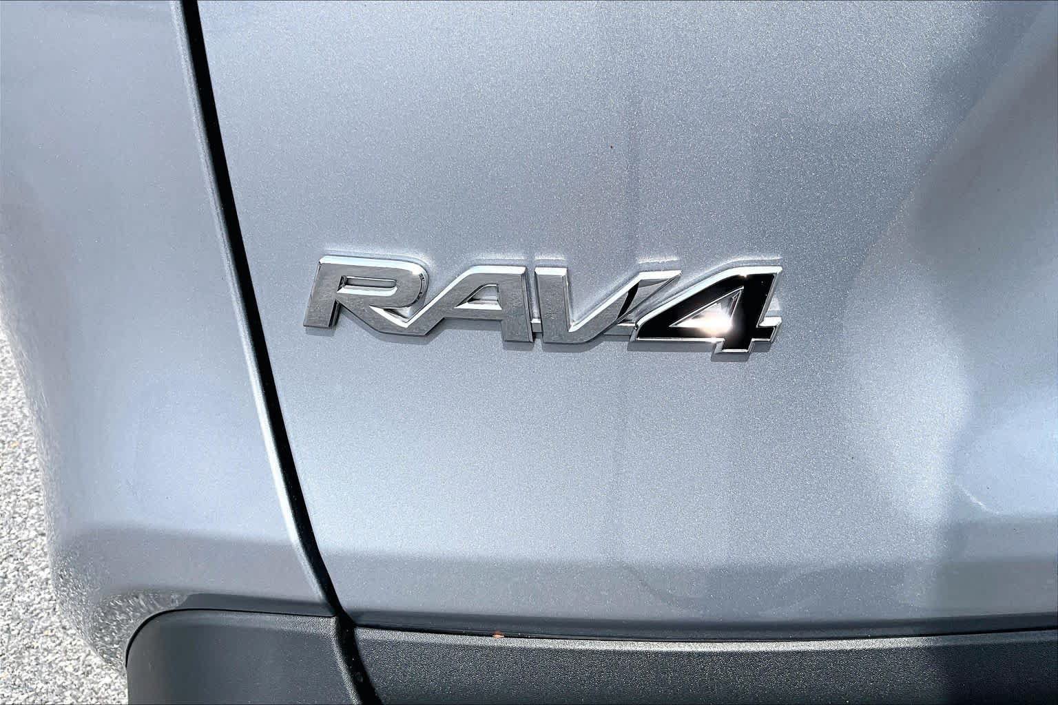 Used 2025 Toyota RAV4 XLE Premium w/ Weather Package AWD/4WD image 31
