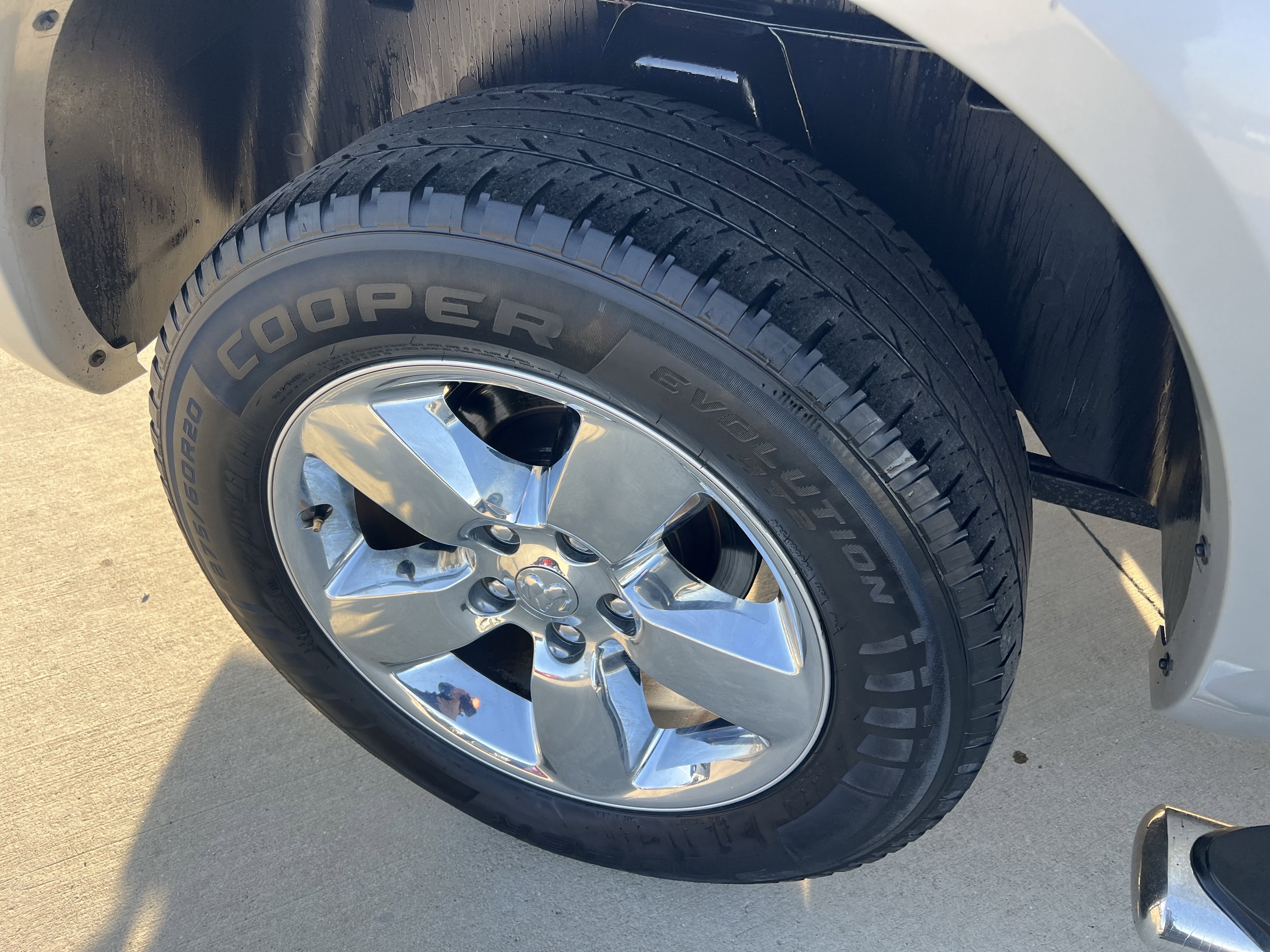 Used 2014 RAM 1500 Laramie w/ Convenience Group image 6