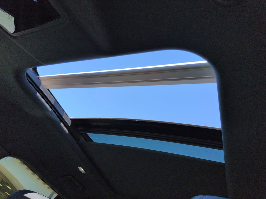 Used 2023 Land Rover Defender 130 SE image 23