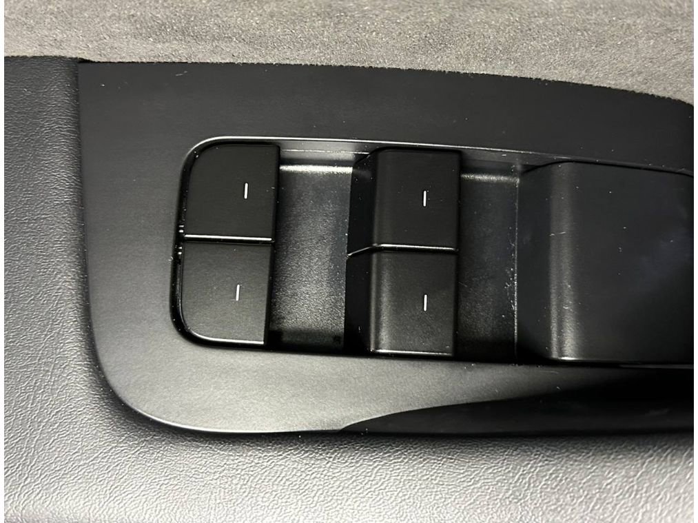 Used 2025 Tesla Model Y Performance AWD/4WD image 34