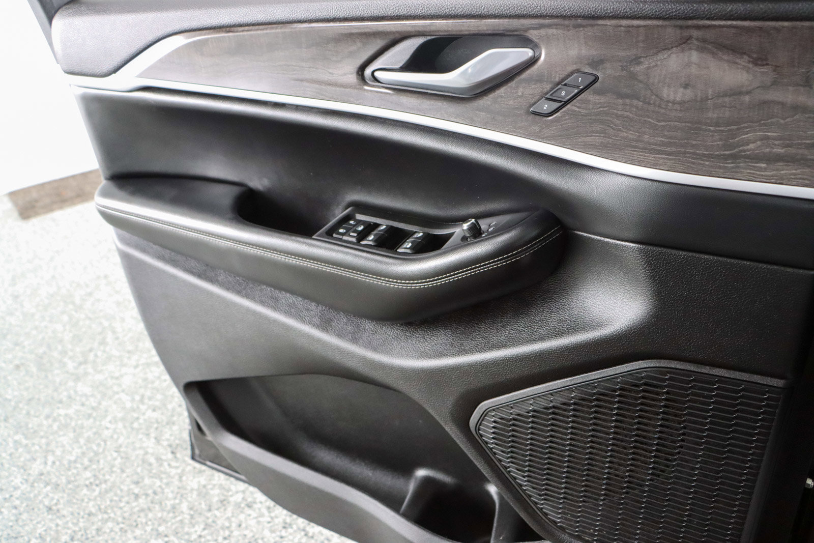 Used 2023 Jeep Grand Cherokee Limited image 22