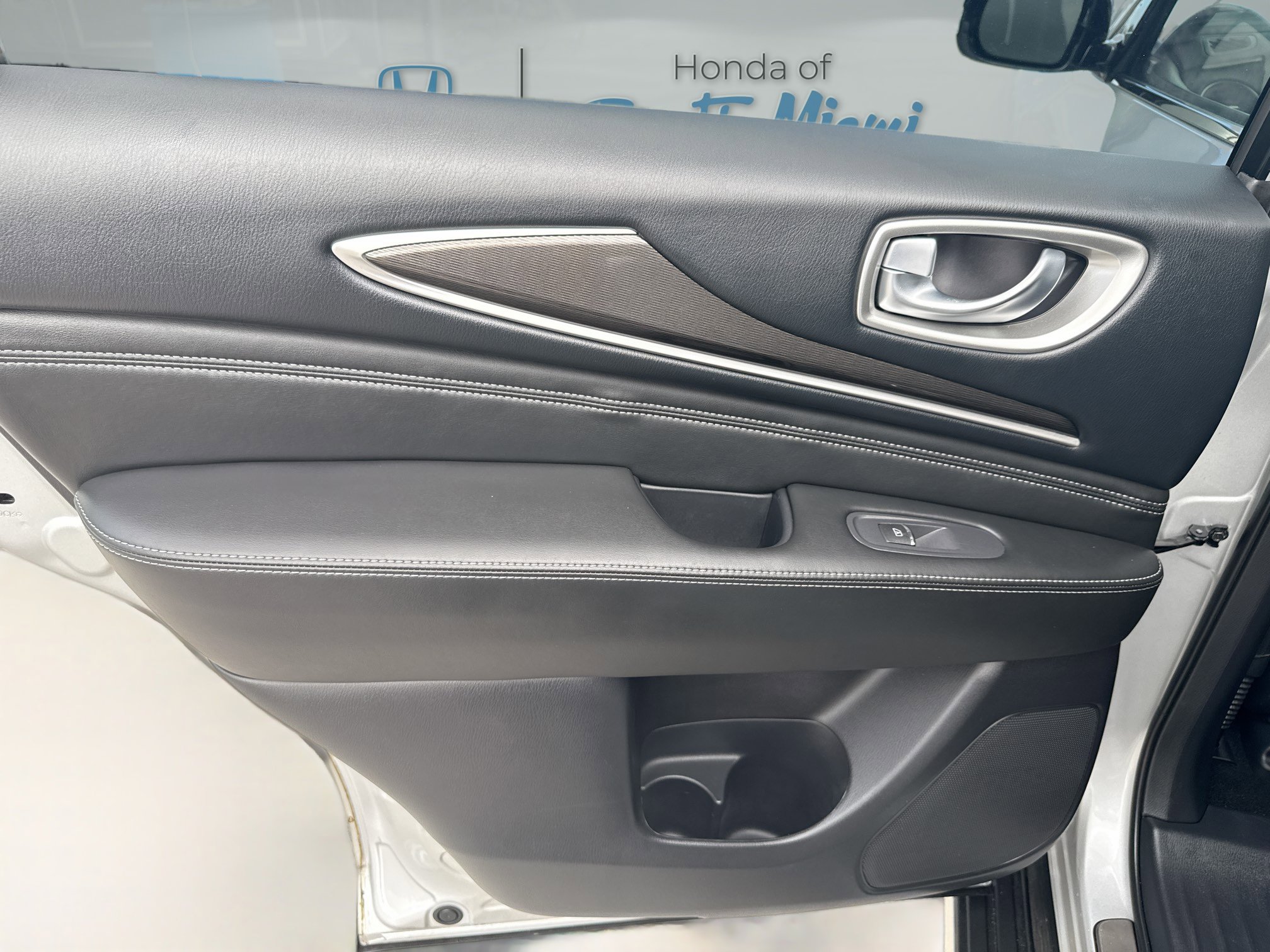 Used 2019 INFINITI QX60 Luxe w/ Essential Package image 26